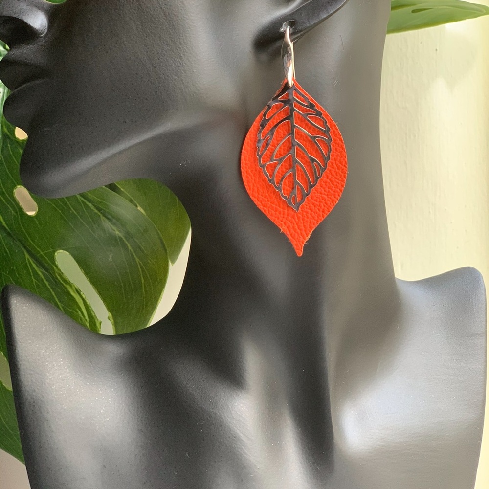 🆕Genuine Leather & Metal Leaf Dangle 1 Pair Earrings